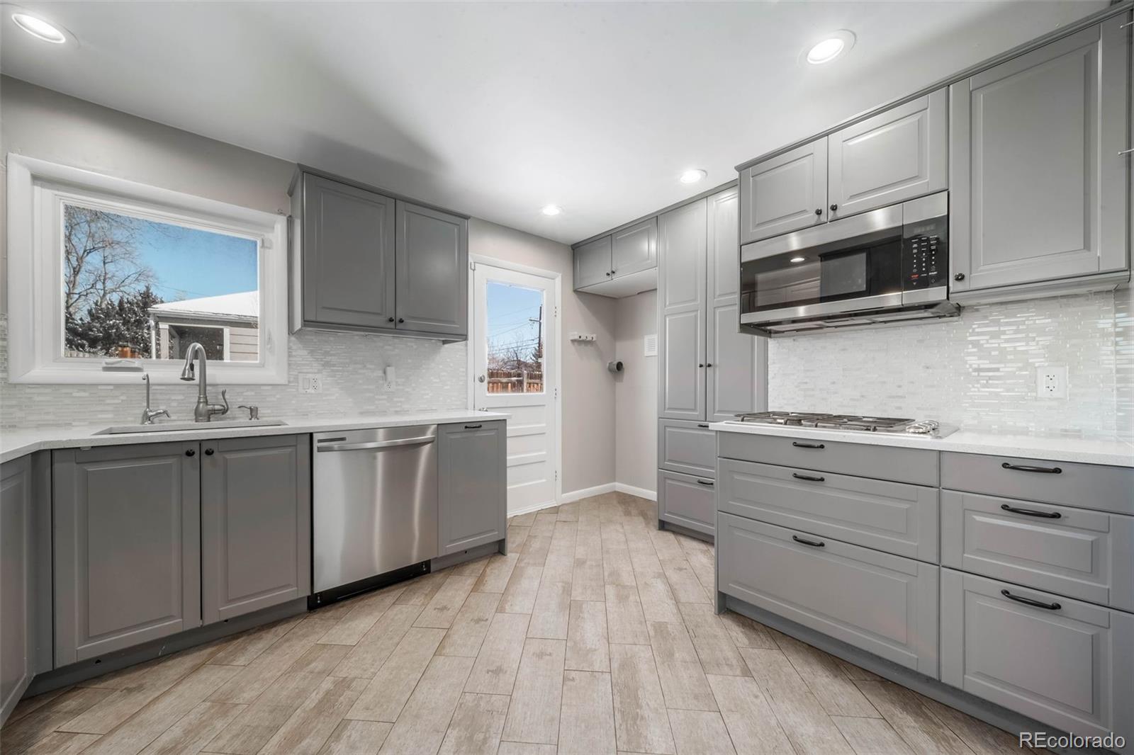 MLS Image #11 for 820  moline street,aurora, Colorado