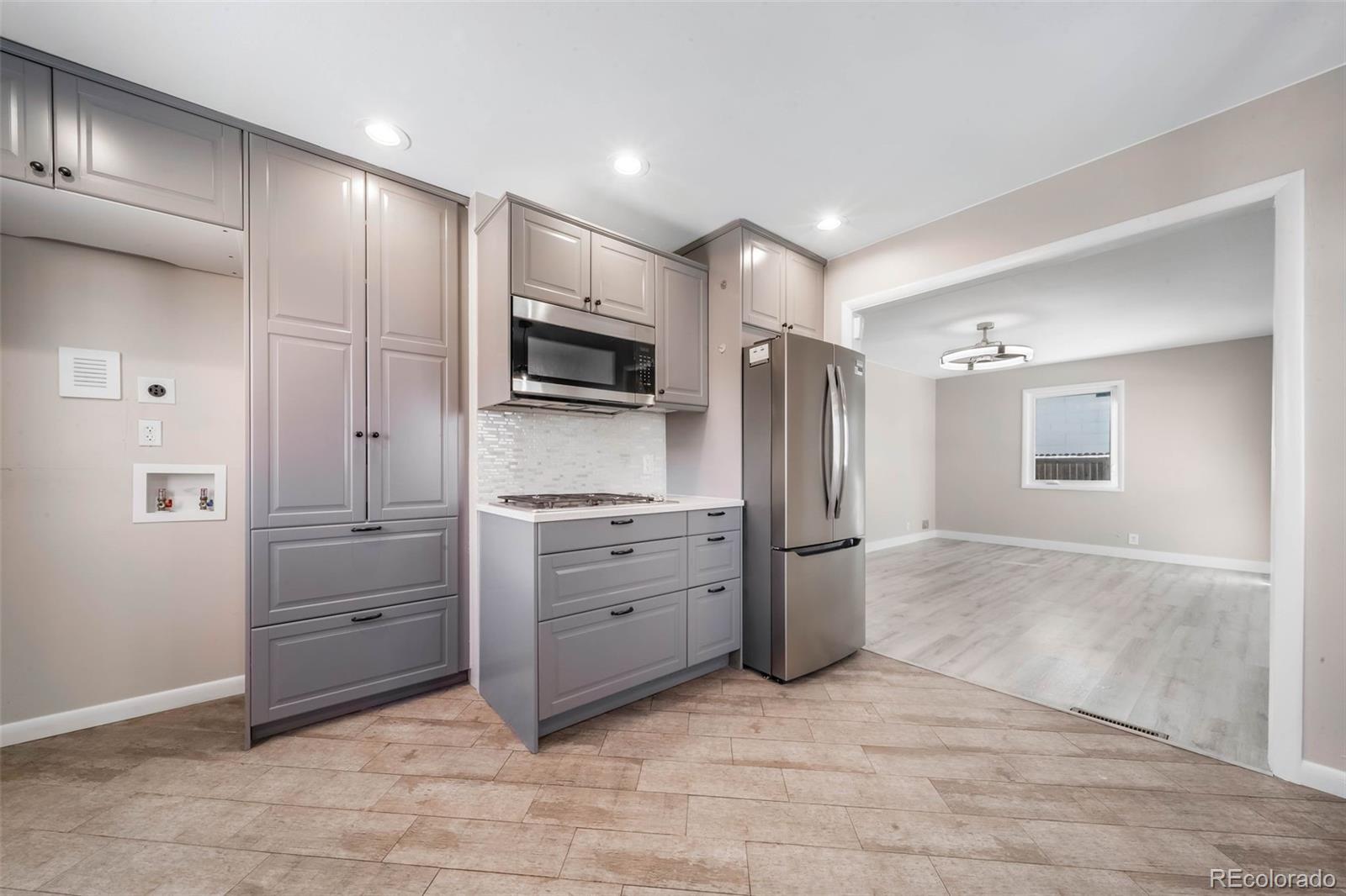 MLS Image #12 for 820  moline street,aurora, Colorado