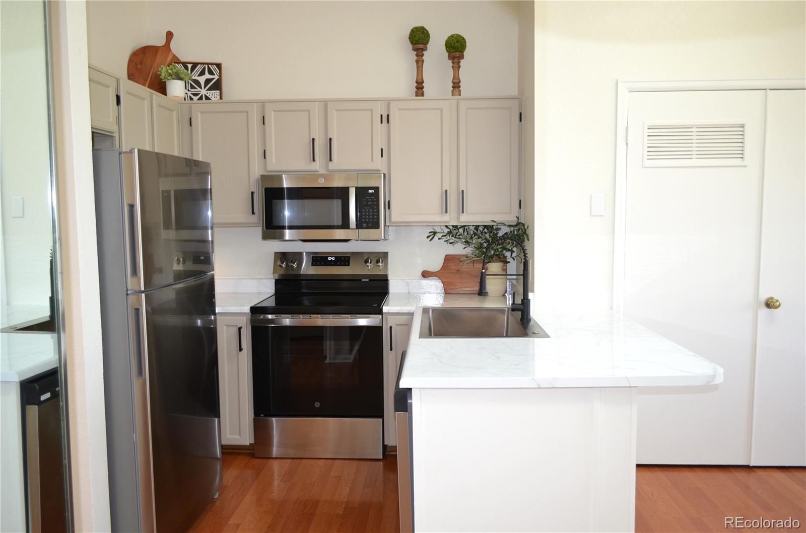 MLS Image #10 for 839  summer drive 1f,highlands ranch, Colorado