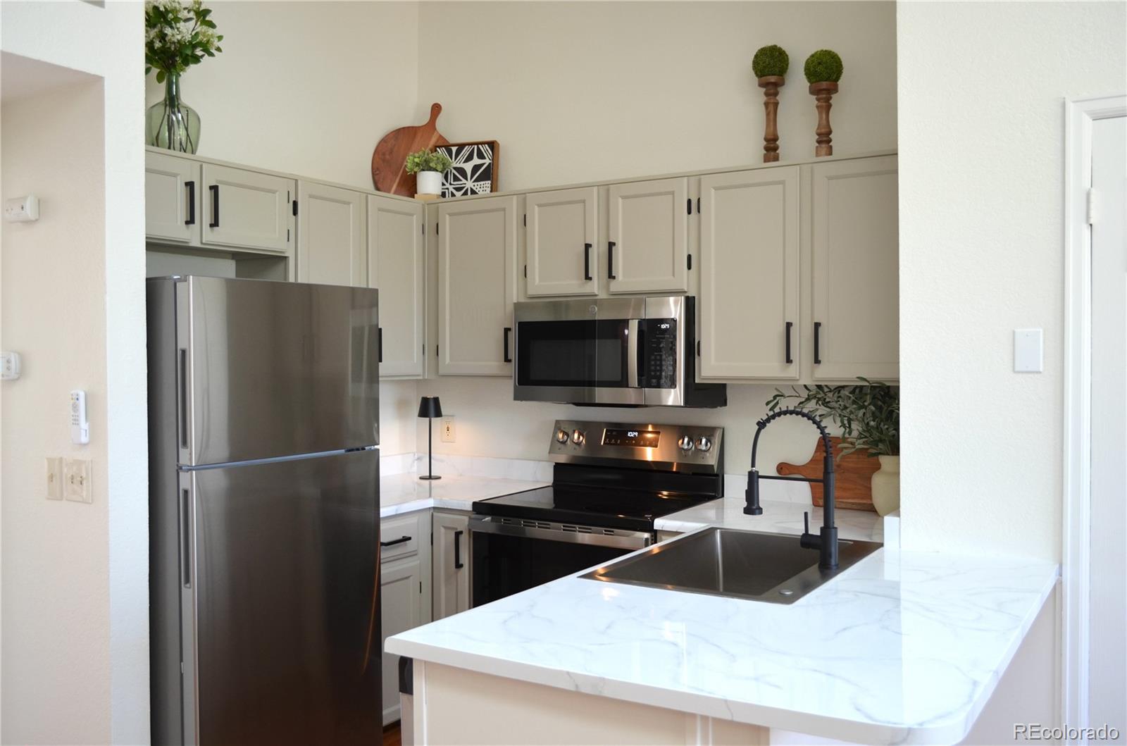 MLS Image #2 for 839  summer drive 1f,highlands ranch, Colorado