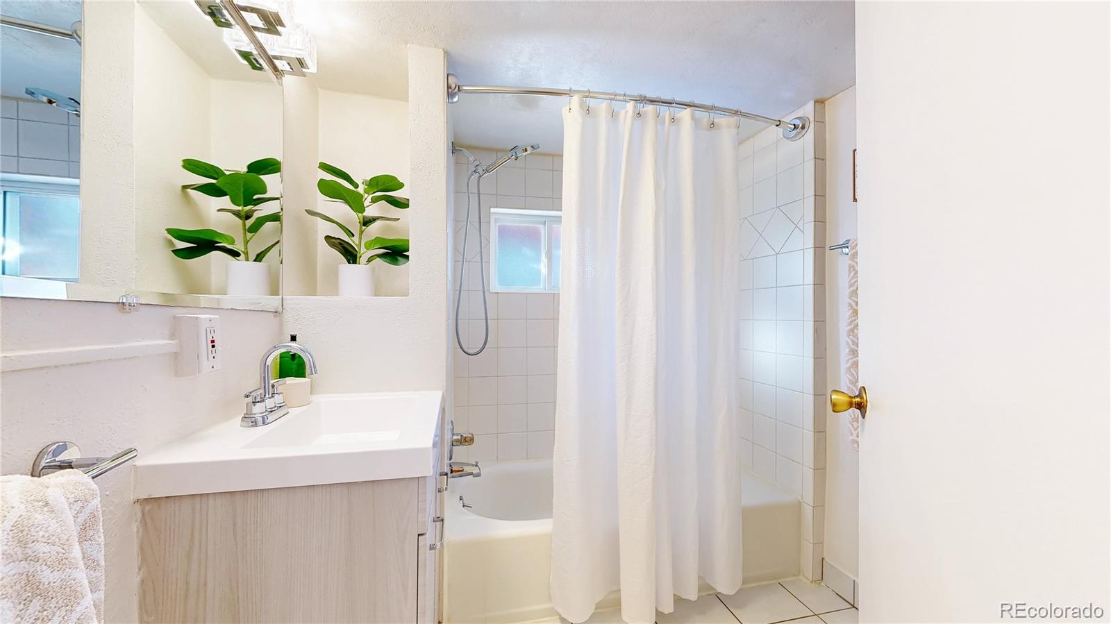 MLS Image #14 for 39 n clarkson street,denver, Colorado