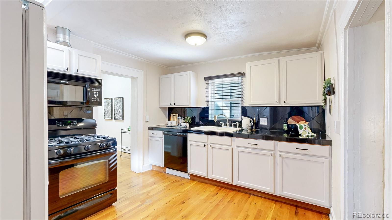 MLS Image #9 for 39 n clarkson street,denver, Colorado