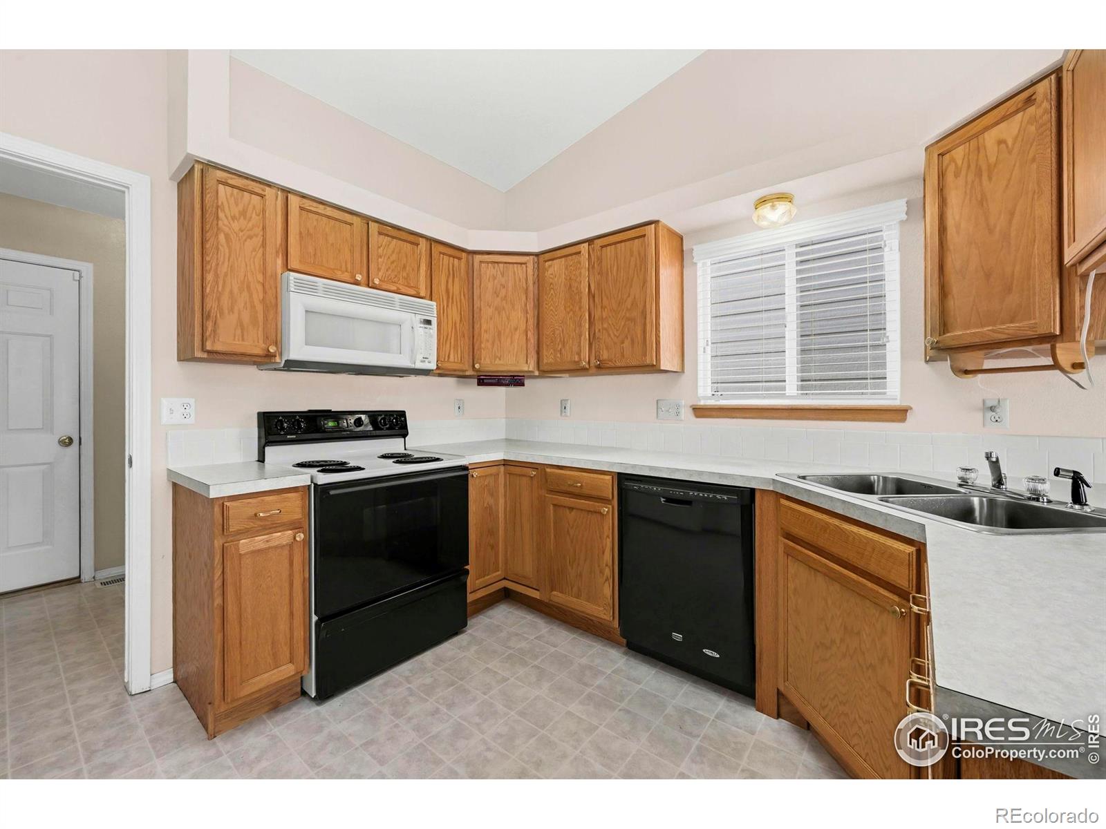 MLS Image #8 for 1905  greenbriar court,johnstown, Colorado