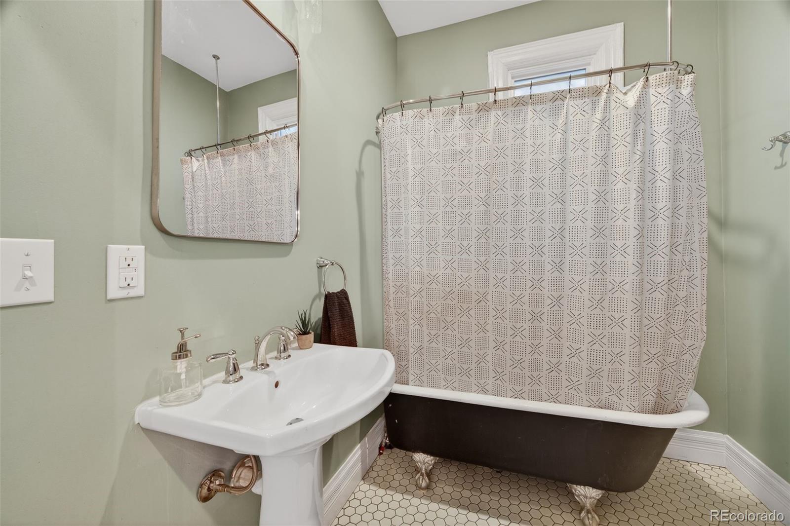 MLS Image #15 for 1554 n marion street,denver, Colorado