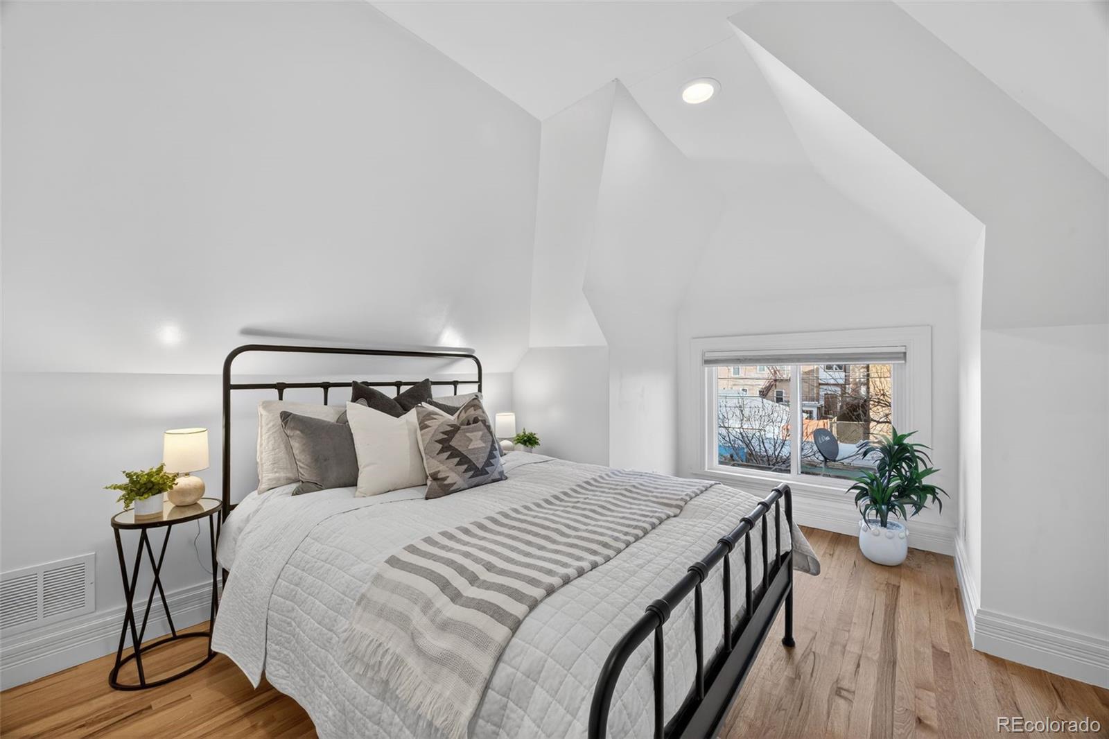MLS Image #18 for 1554 n marion street,denver, Colorado