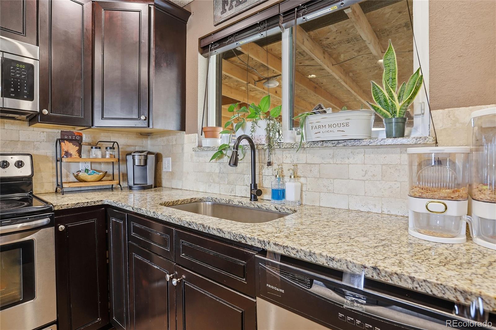 MLS Image #10 for 12840 e 55th avenue,denver, Colorado