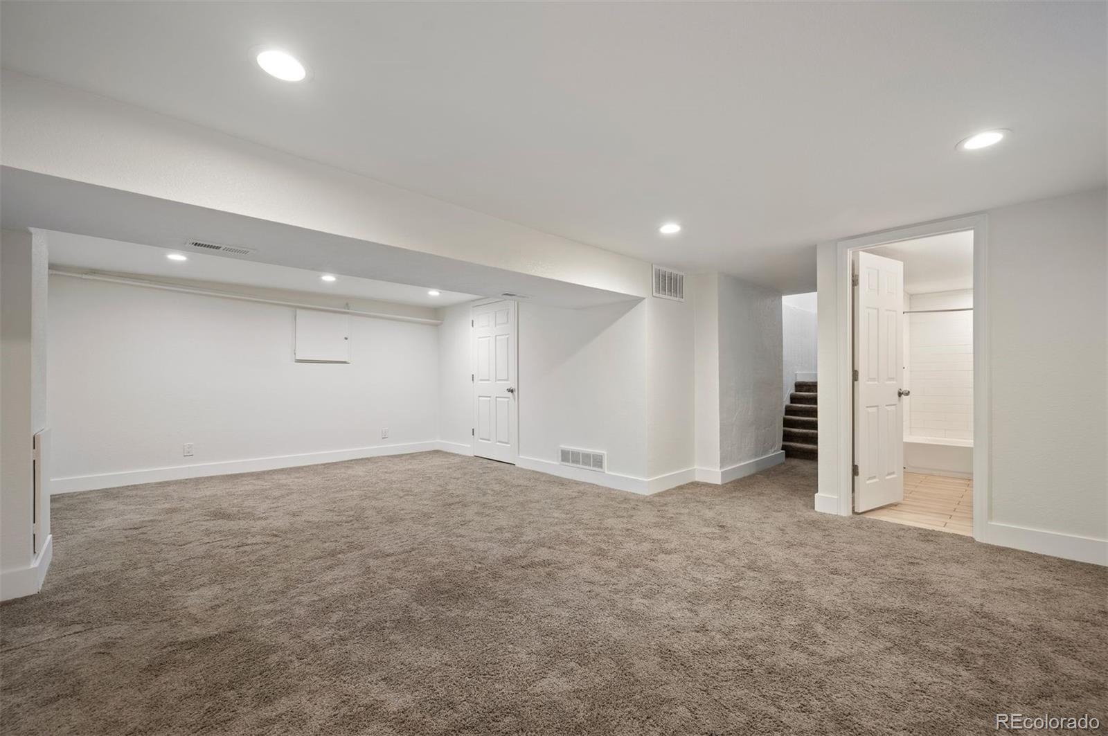 MLS Image #11 for 1422 n quebec street,denver, Colorado