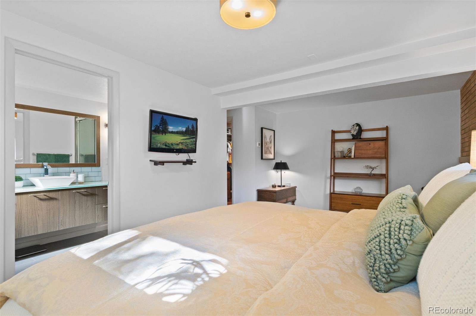 MLS Image #10 for 6530 e colorado drive,denver, Colorado