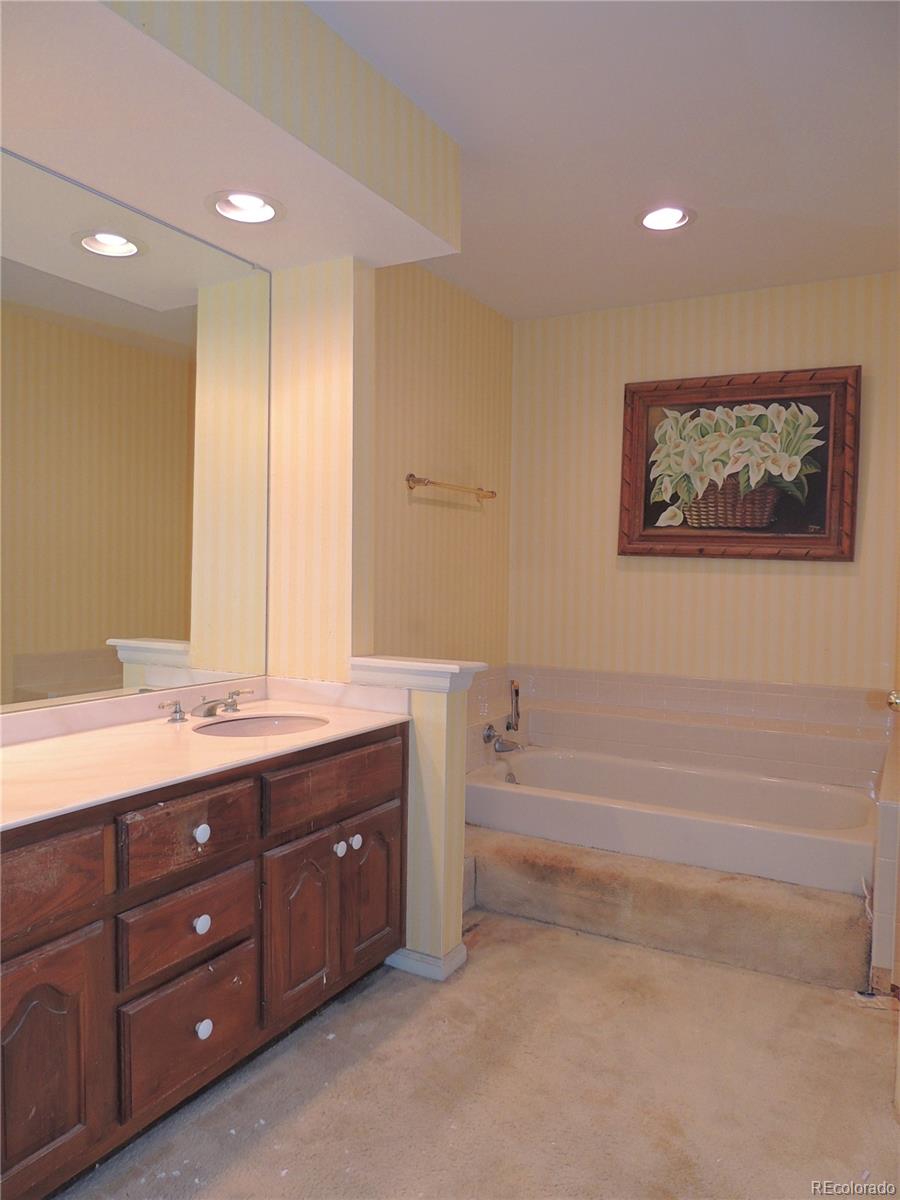 MLS Image #17 for 4530 s verbena street,denver, Colorado