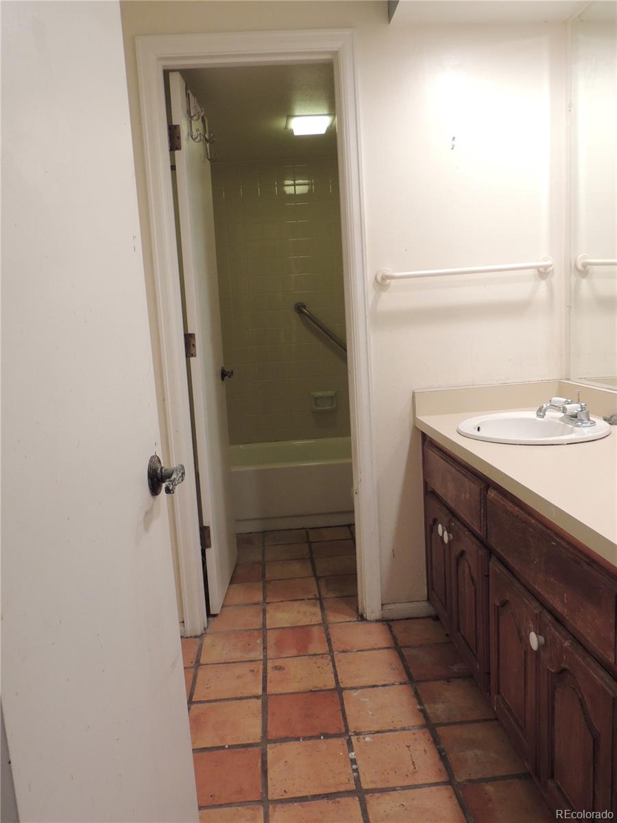 MLS Image #4 for 4530 s verbena street,denver, Colorado