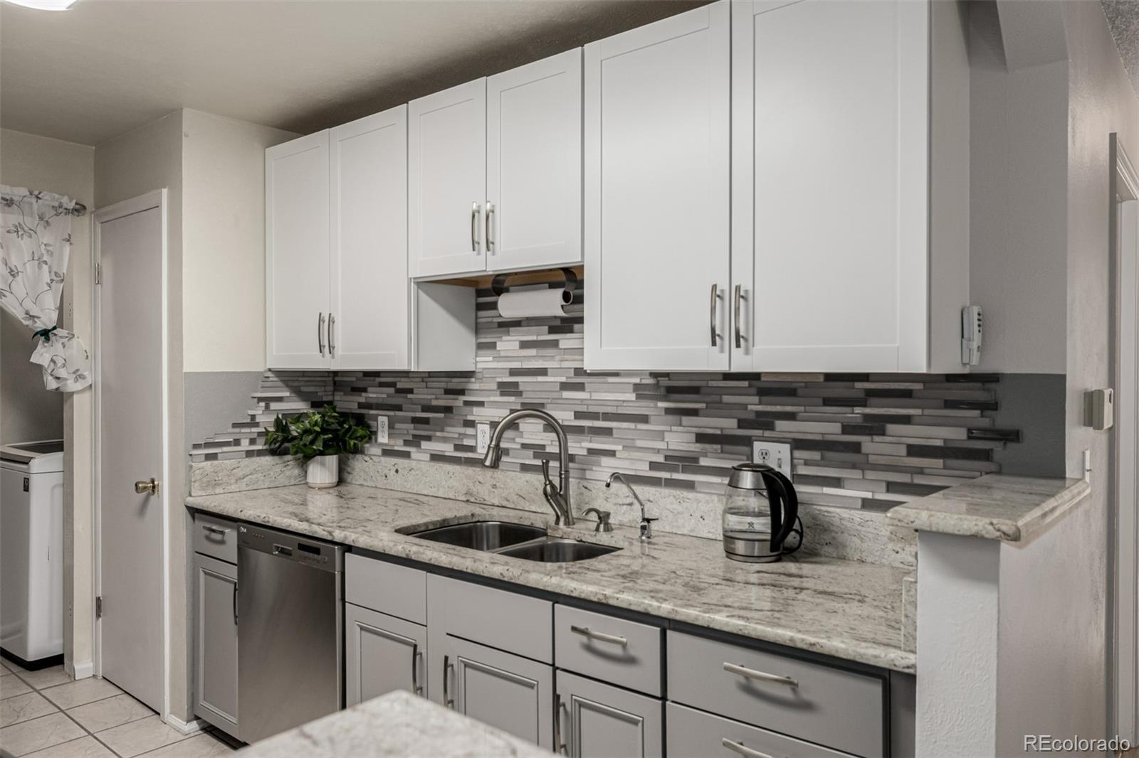 MLS Image #14 for 7624  gray way,arvada, Colorado