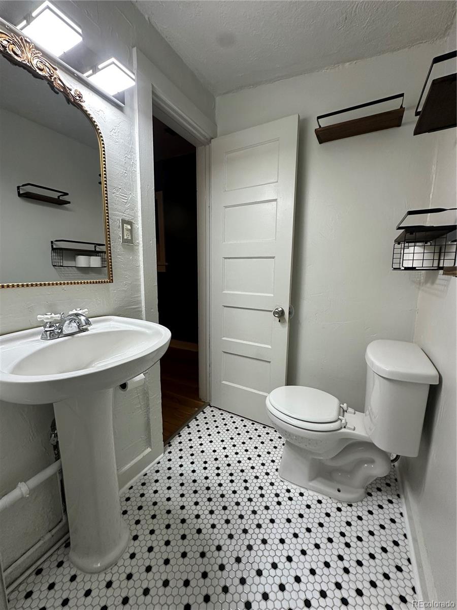 MLS Image #11 for 665 s hazel court,denver, Colorado