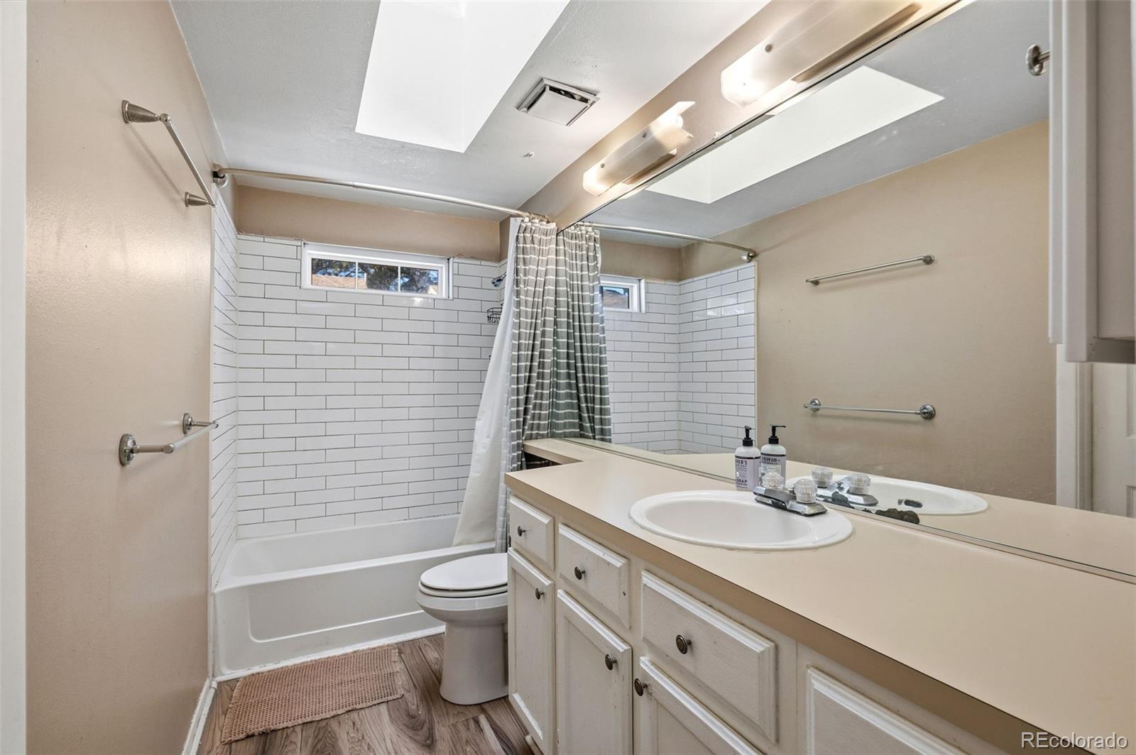 MLS Image #13 for 2061 s helena street d,aurora, Colorado