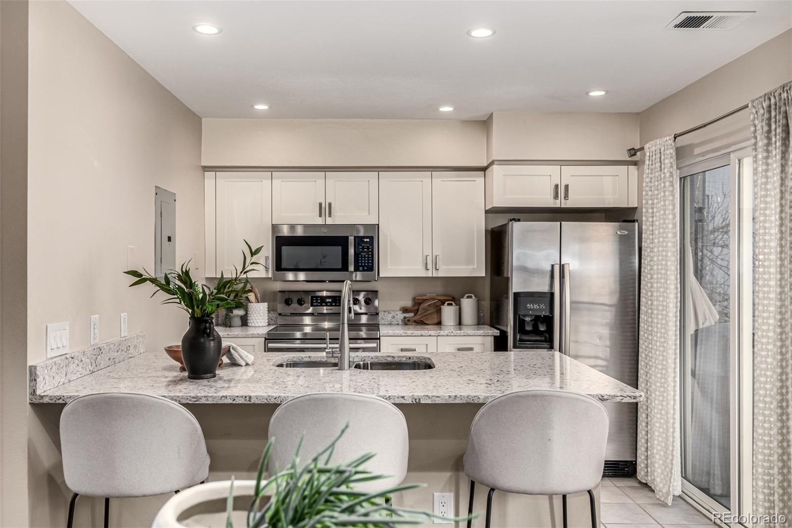MLS Image #5 for 1661 n washington street d,denver, Colorado