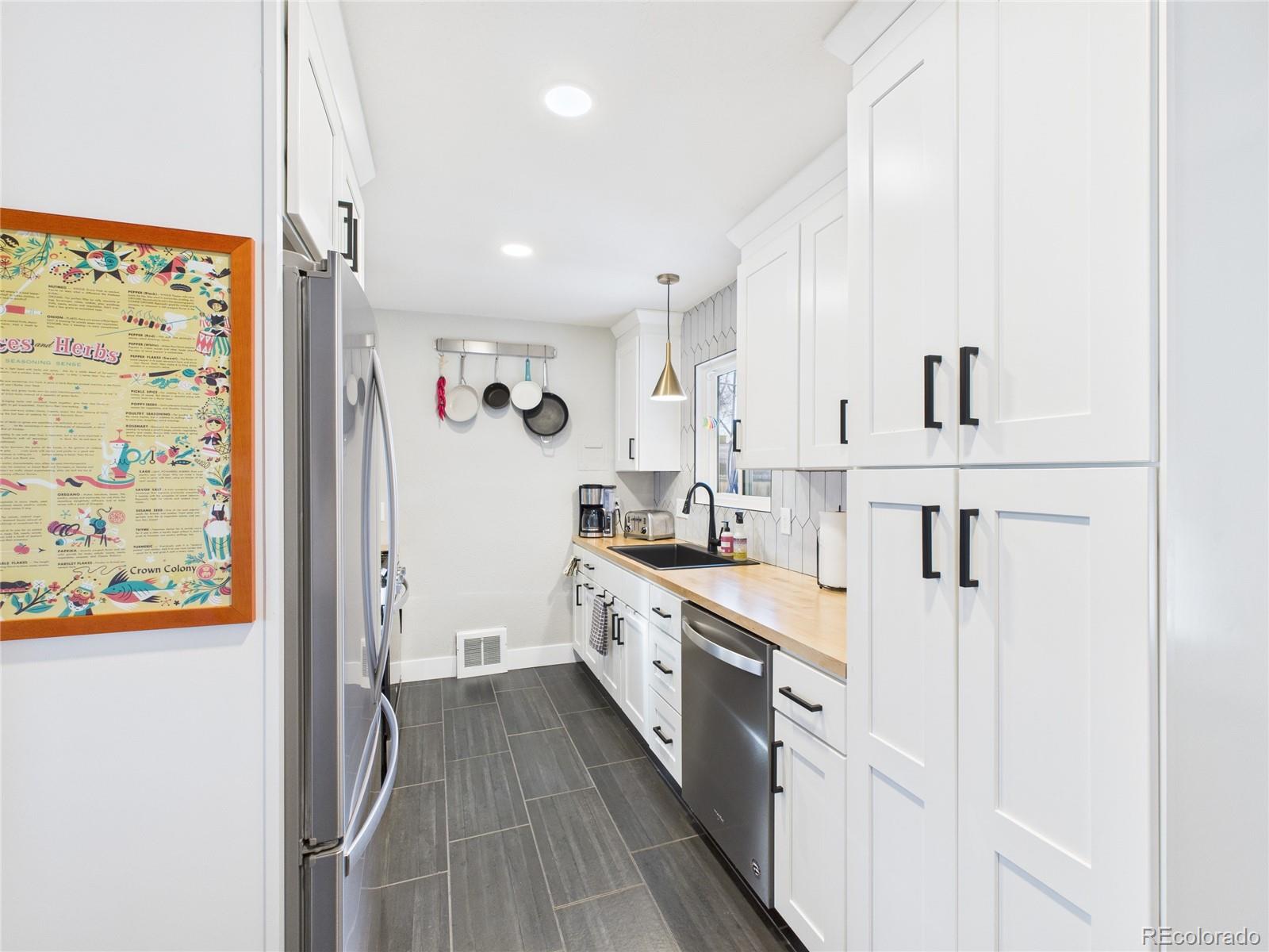 MLS Image #7 for 1360 s ivy way,denver, Colorado
