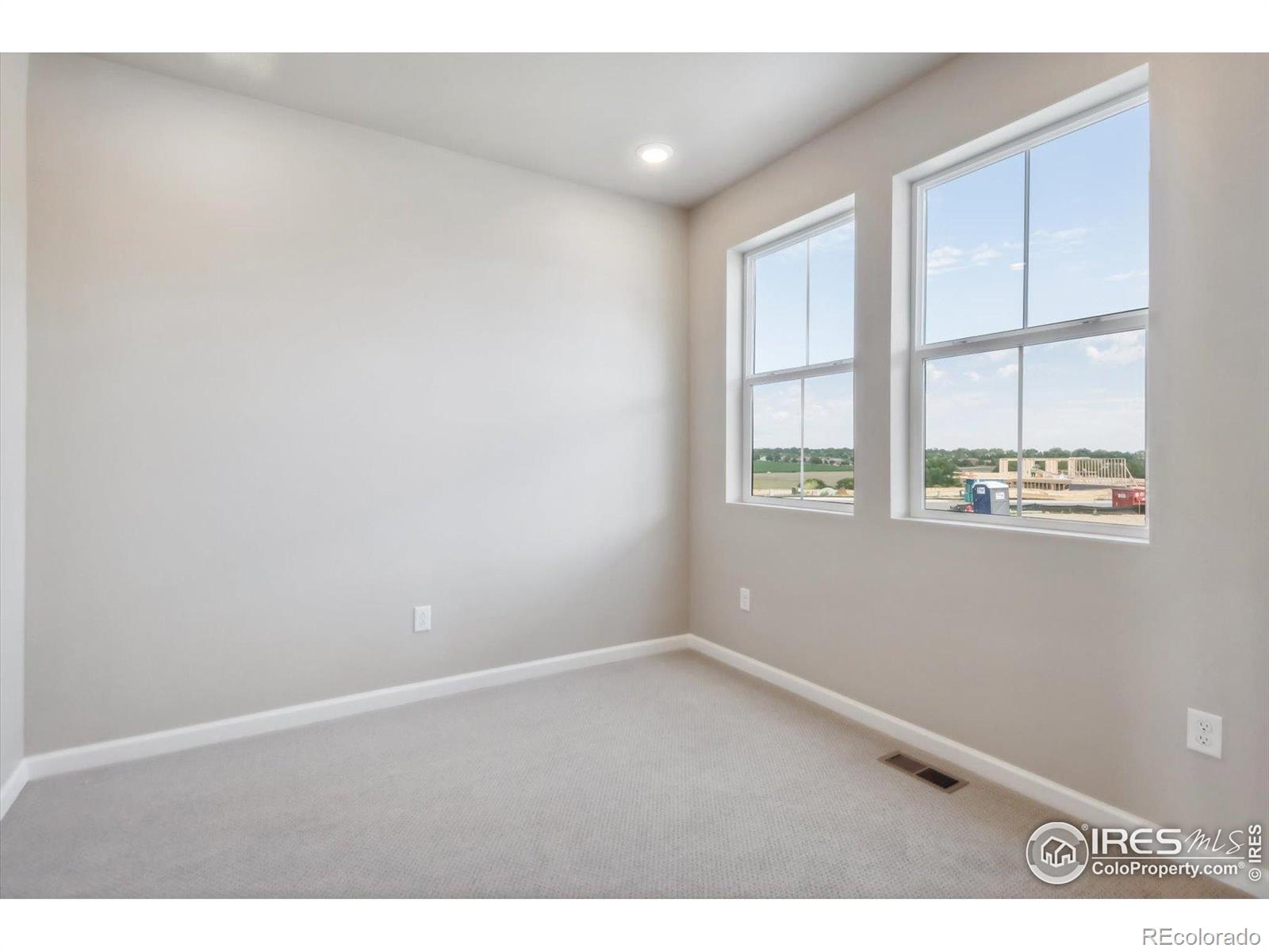 MLS Image #11 for 914  harvard street,johnstown, Colorado