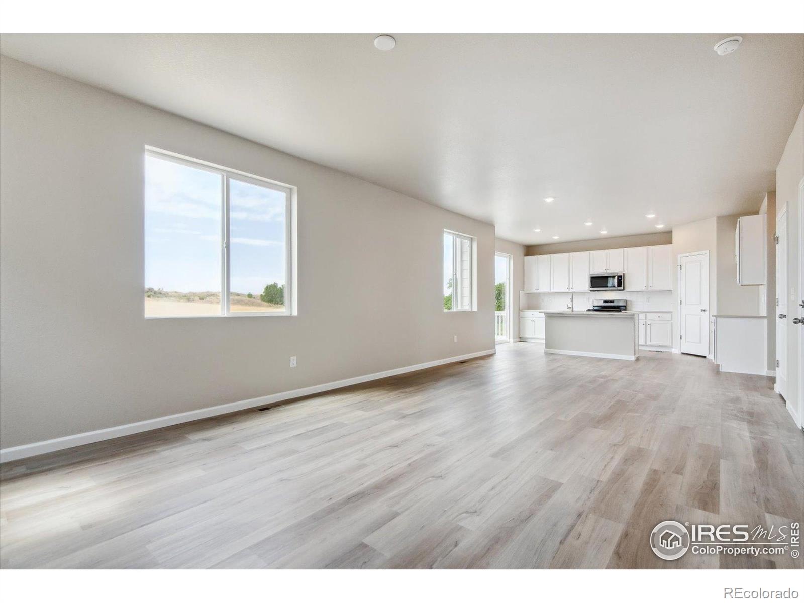 MLS Image #4 for 914  harvard street,johnstown, Colorado