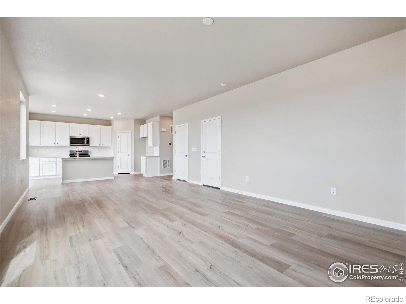 MLS Image #6 for 914  harvard street,johnstown, Colorado