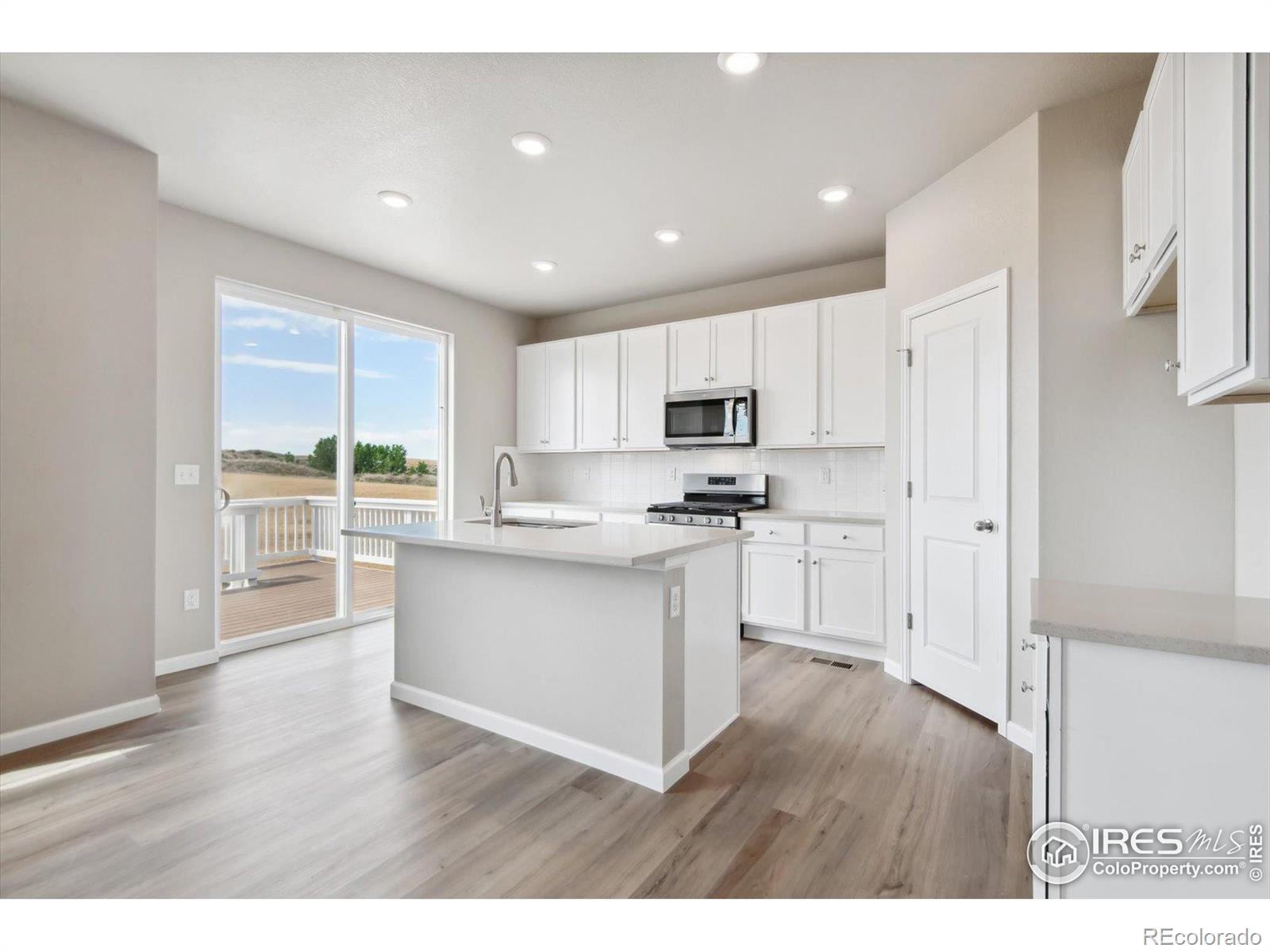 MLS Image #8 for 914  harvard street,johnstown, Colorado