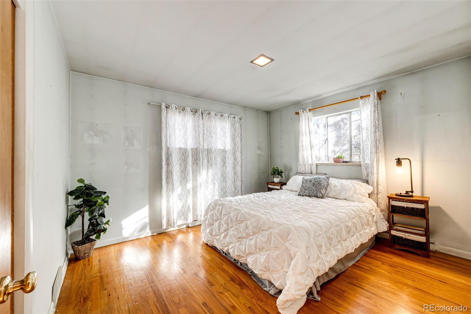 MLS Image #12 for 2301 s saint paul street,denver, Colorado