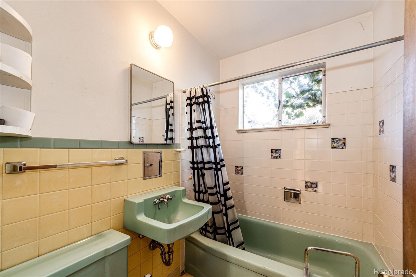 MLS Image #13 for 2301 s saint paul street,denver, Colorado