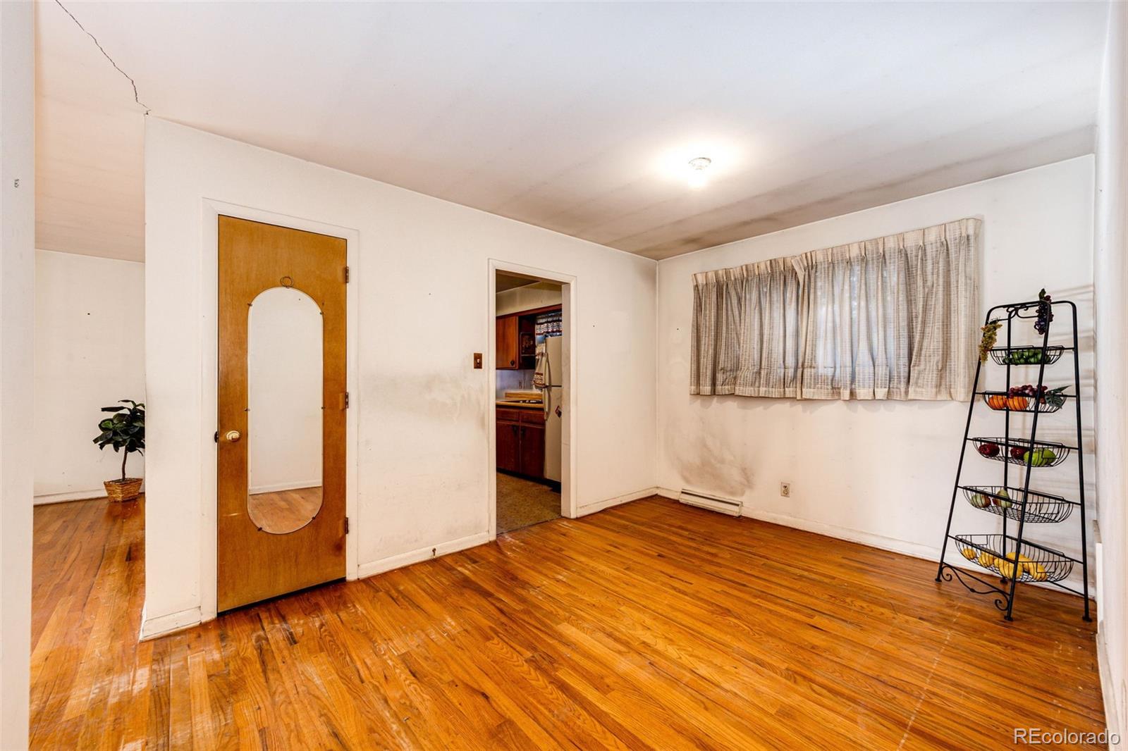 MLS Image #16 for 2301 s saint paul street,denver, Colorado