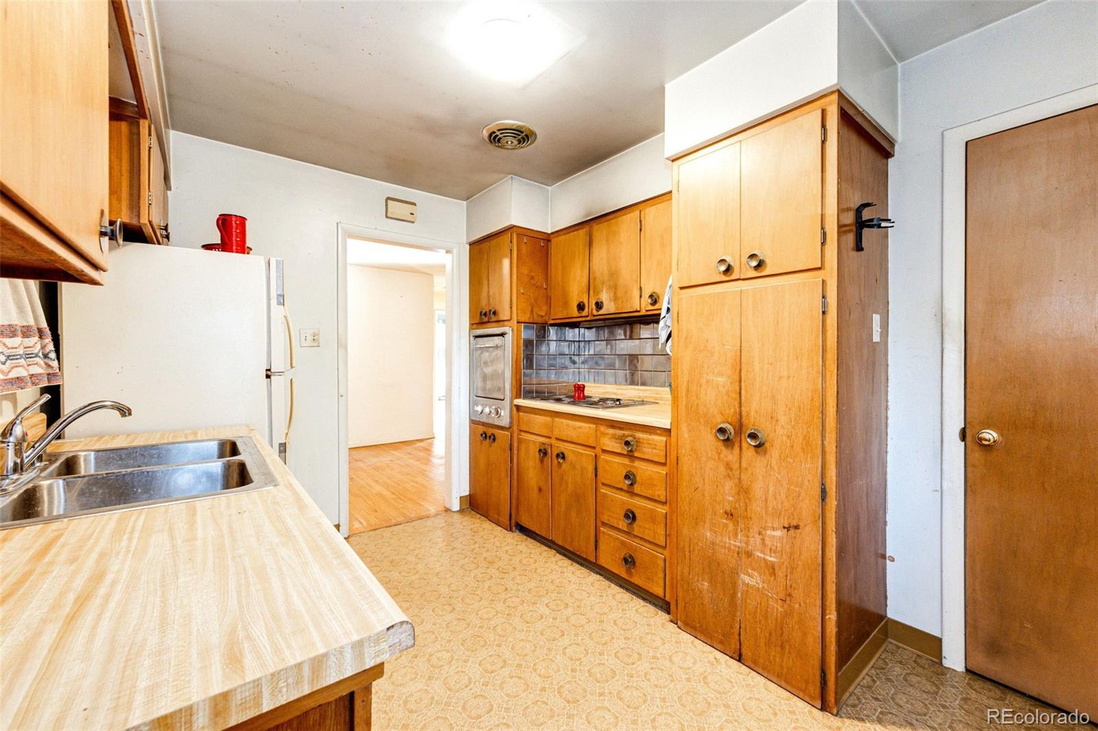 MLS Image #18 for 2301 s saint paul street,denver, Colorado