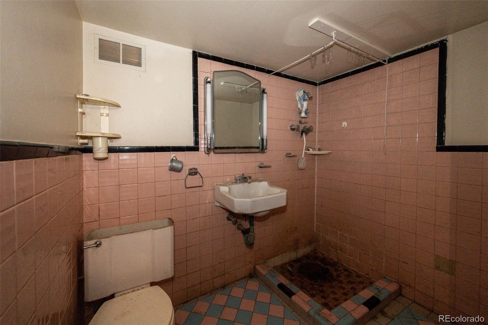 MLS Image #23 for 2301 s saint paul street,denver, Colorado