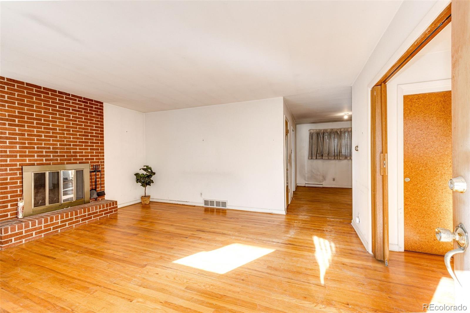 MLS Image #9 for 2301 s saint paul street,denver, Colorado