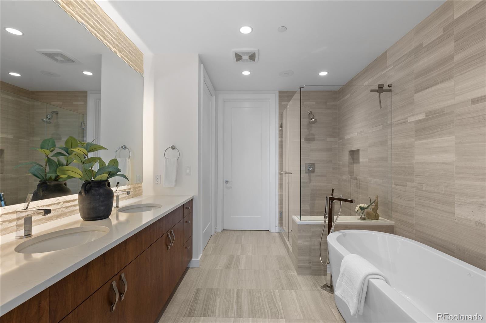 MLS Image #18 for 250  columbine street,denver, Colorado