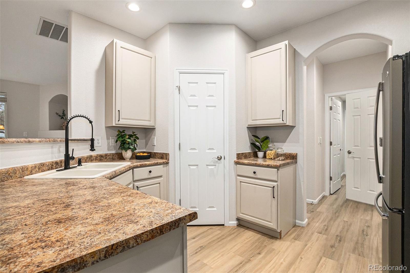 MLS Image #10 for 11360  navajo circle b,denver, Colorado