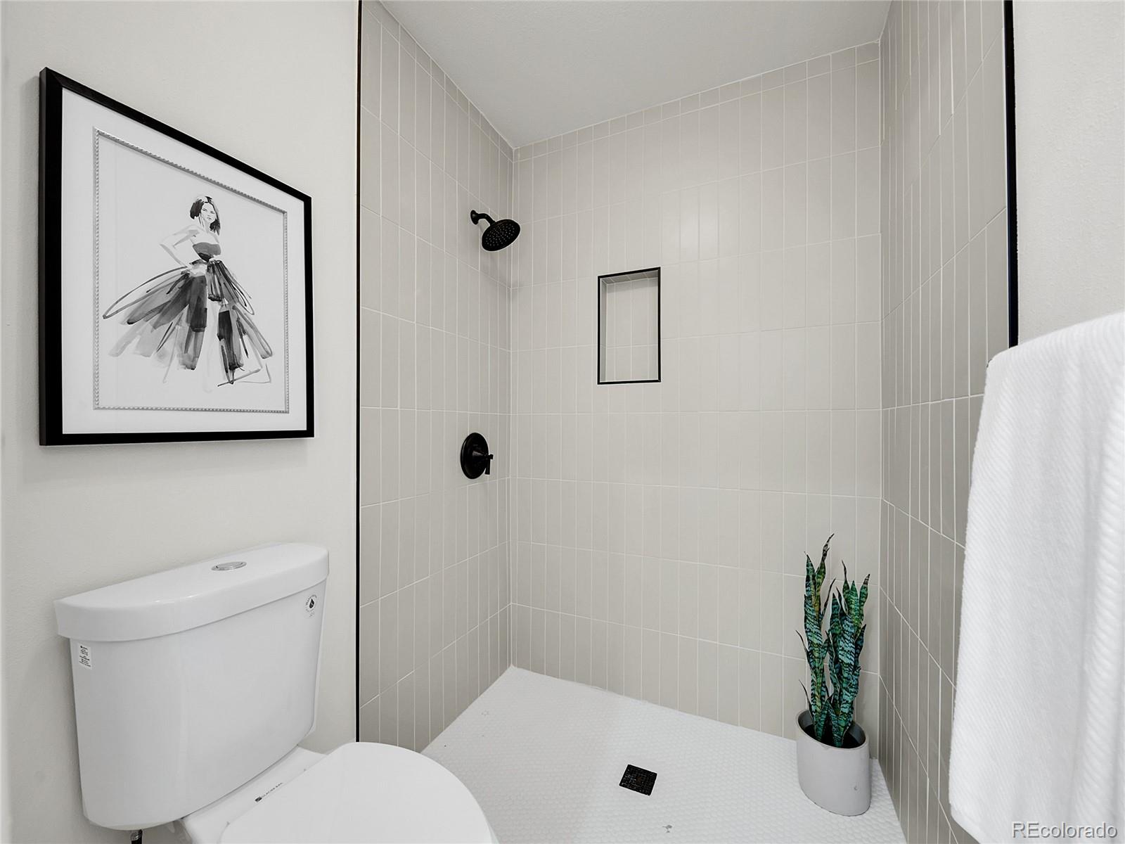 MLS Image #10 for 3532  s hillcrest drive #2,denver, Colorado