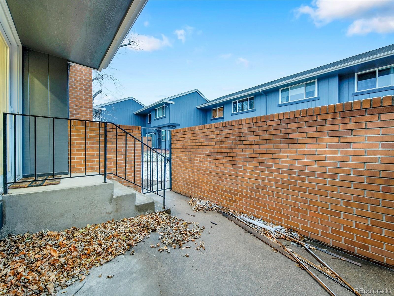 MLS Image #17 for 3532  s hillcrest drive #2,denver, Colorado