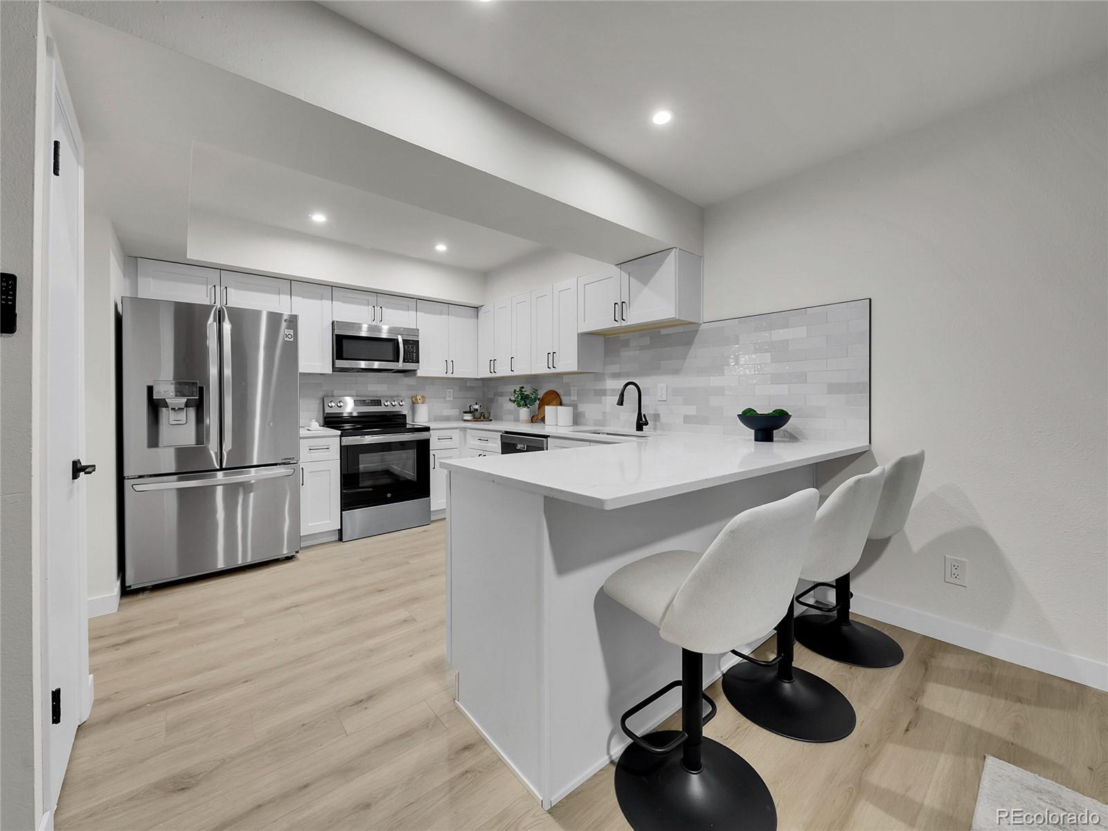 MLS Image #4 for 3532  s hillcrest drive #2,denver, Colorado