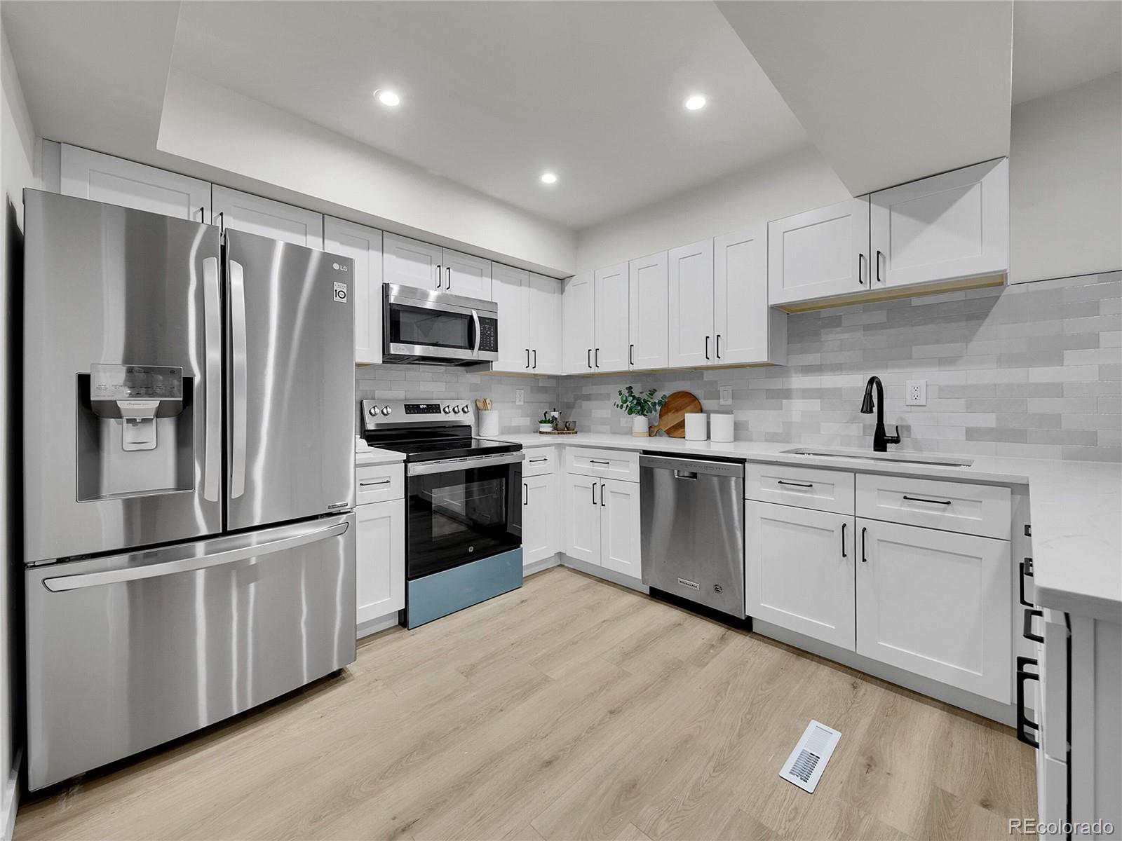 MLS Image #5 for 3532  s hillcrest drive #2,denver, Colorado