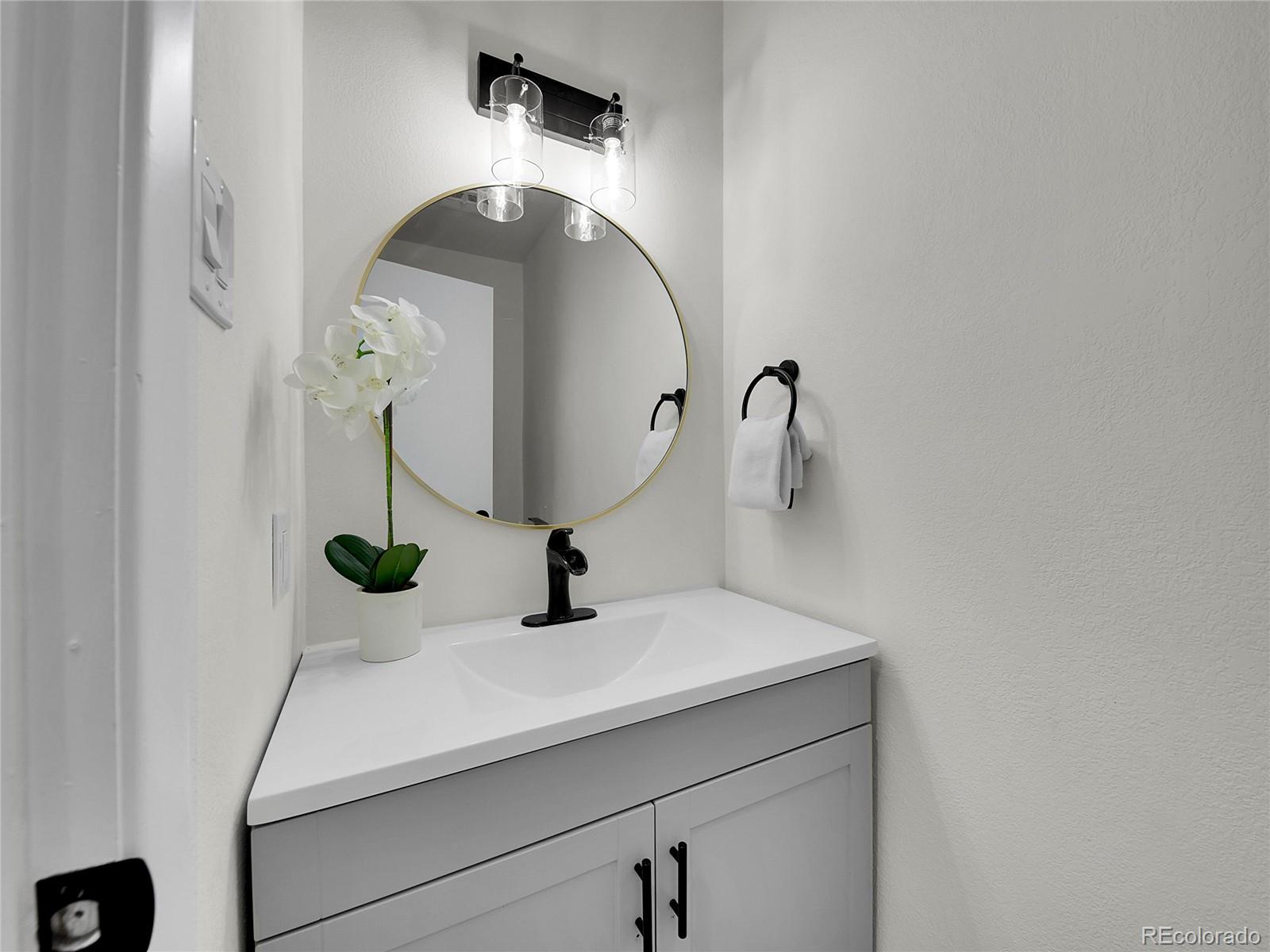 MLS Image #6 for 3532  s hillcrest drive #2,denver, Colorado
