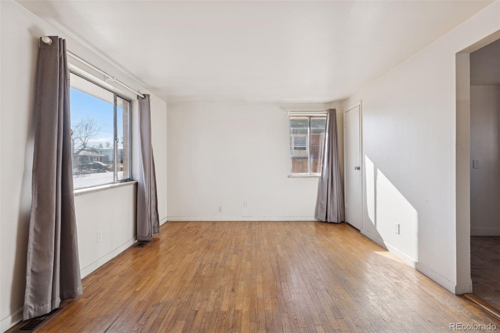 MLS Image #4 for 1951 s dahlia street,denver, Colorado