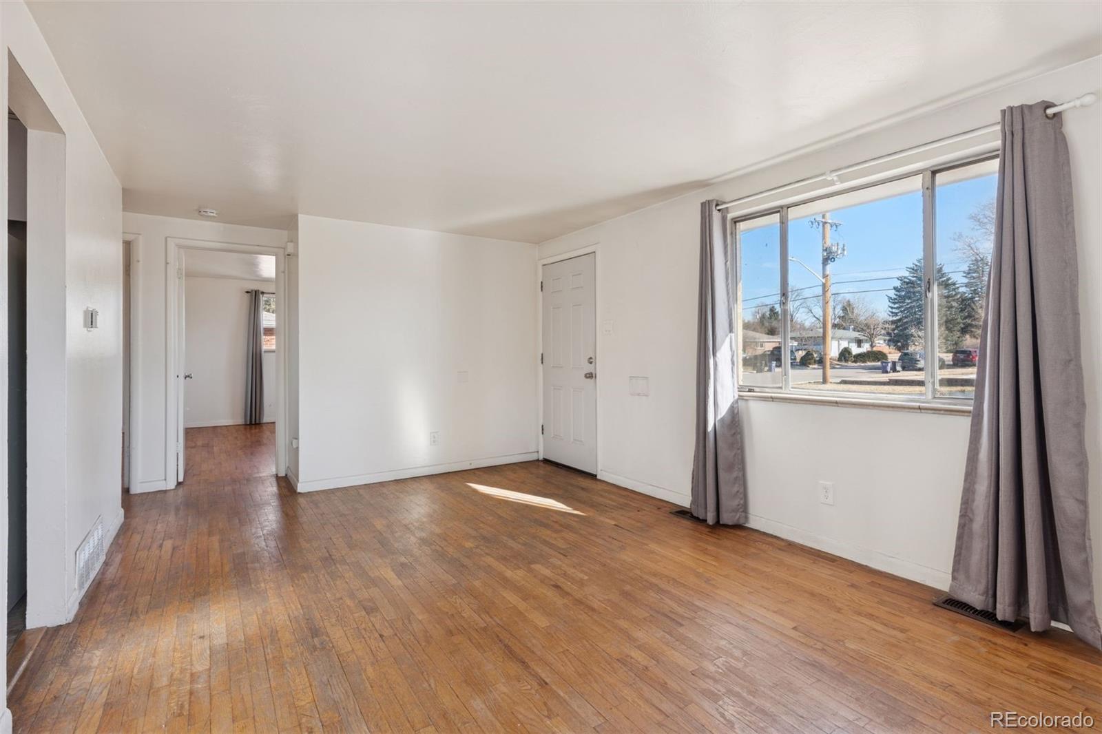 MLS Image #5 for 1951 s dahlia street,denver, Colorado