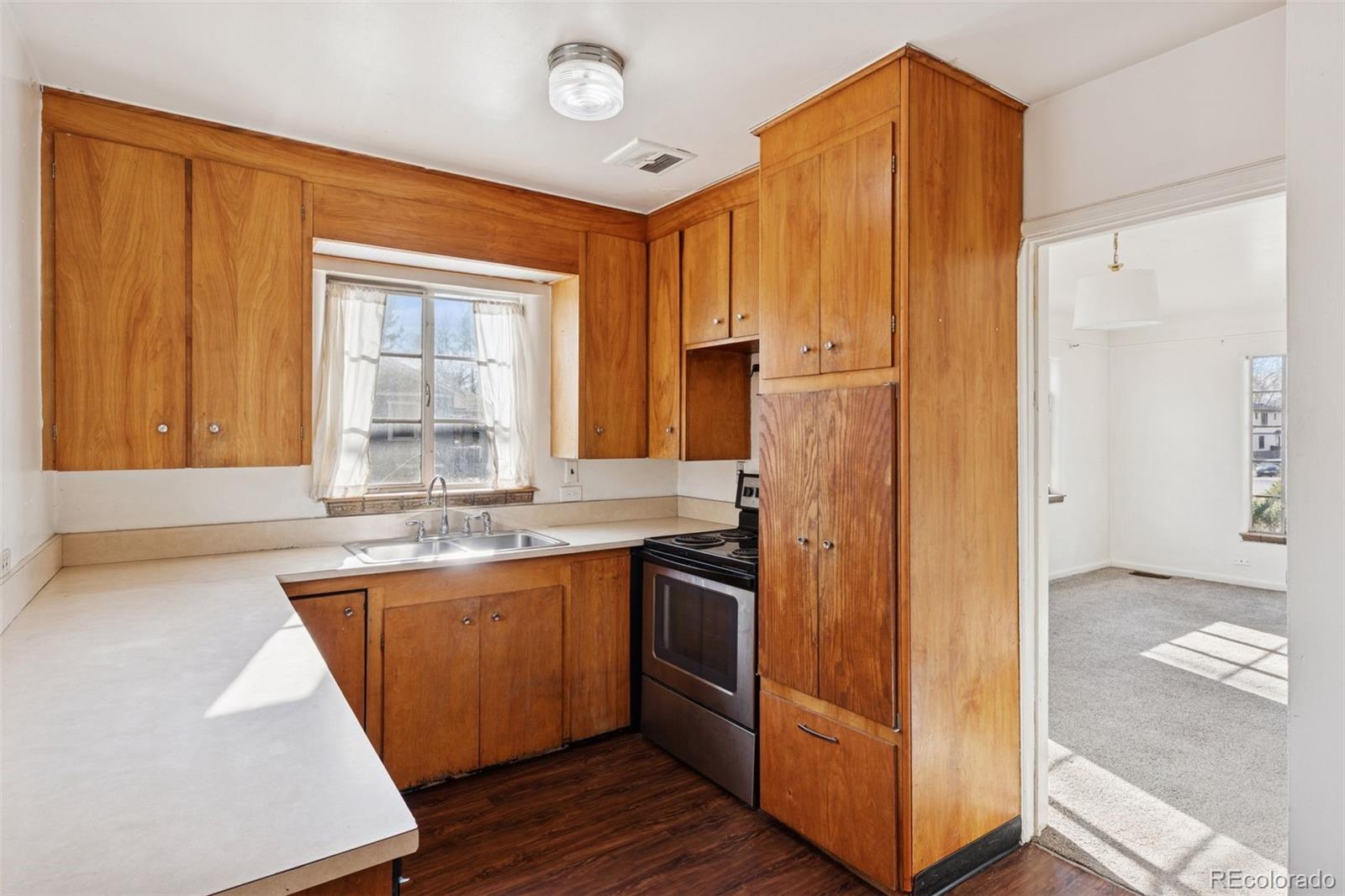 MLS Image #11 for 1696 s downing street,denver, Colorado