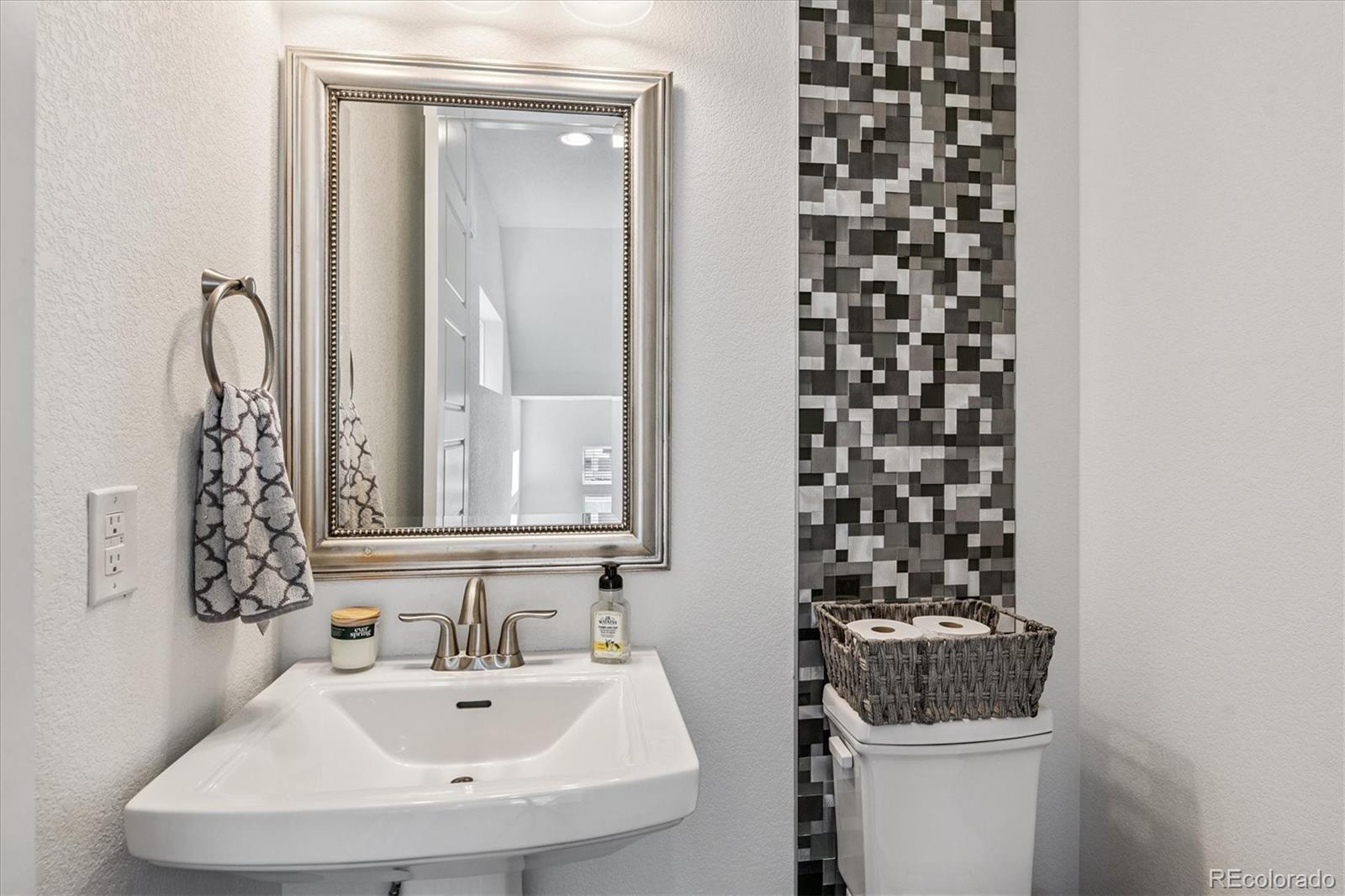 MLS Image #16 for 15763 e broncos place,englewood, Colorado