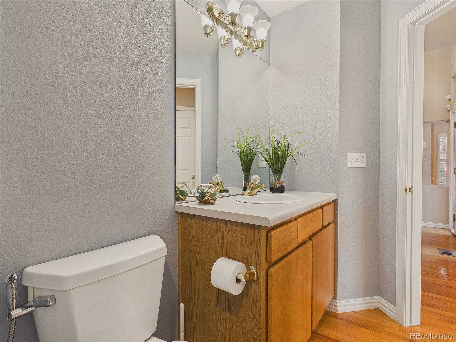 MLS Image #10 for 1011 s valentia street,denver, Colorado