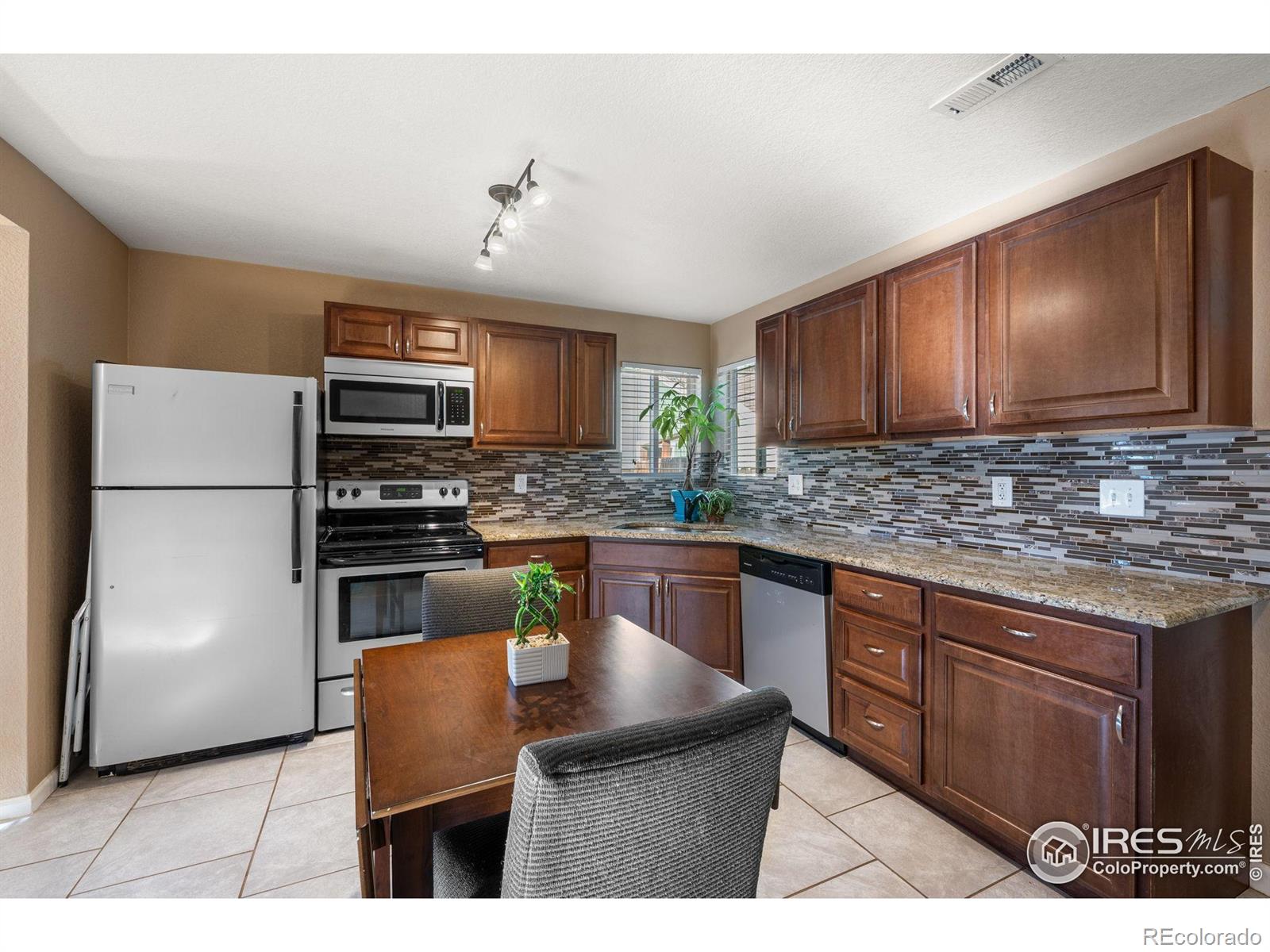 MLS Image #10 for 136 e 5th avenue,longmont, Colorado