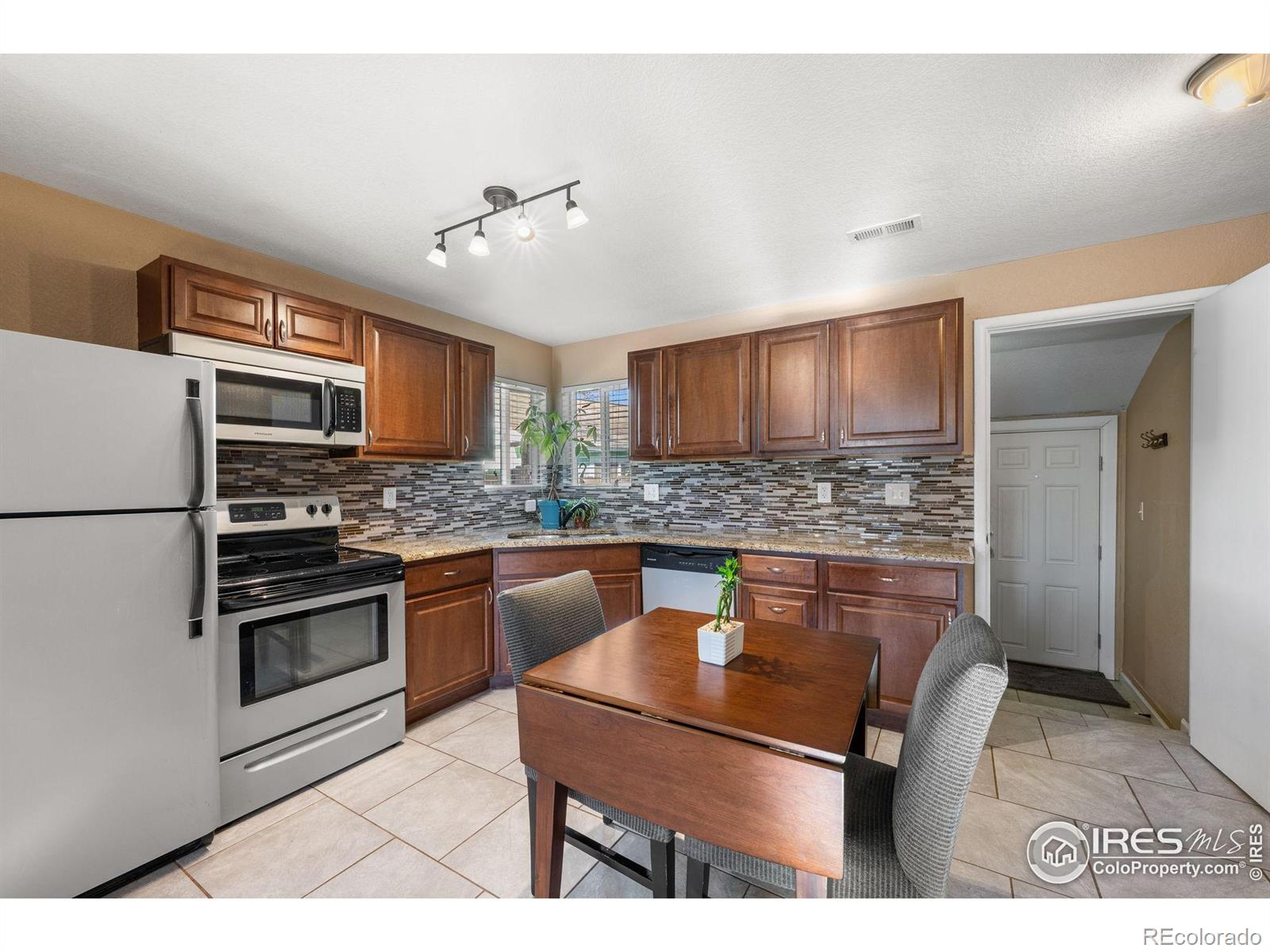 MLS Image #9 for 136 e 5th avenue,longmont, Colorado