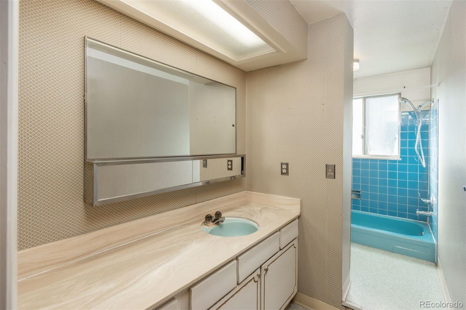 MLS Image #15 for 3021 s valentia street,denver, Colorado