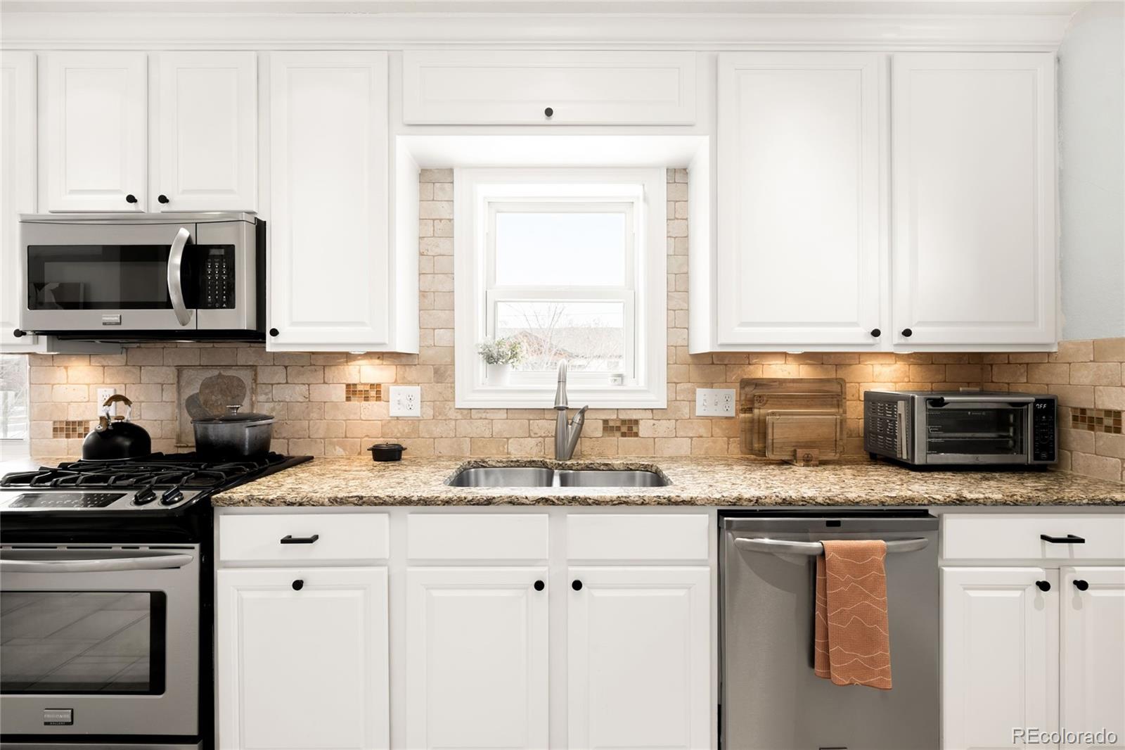 MLS Image #11 for 2390 n glencoe street,denver, Colorado
