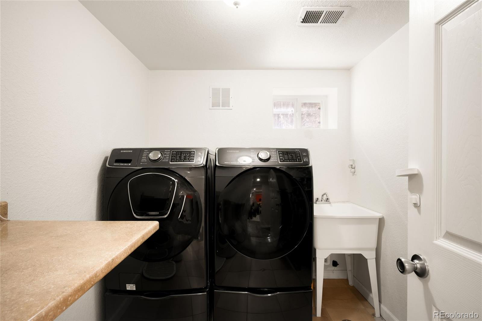 MLS Image #29 for 2390 n glencoe street,denver, Colorado