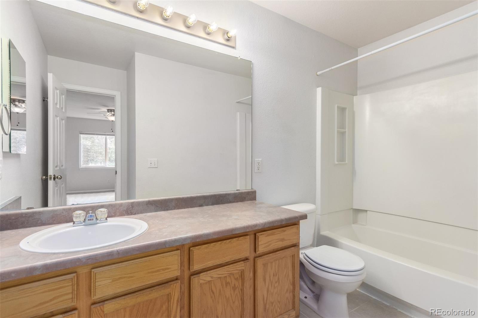 MLS Image #11 for 22040 e princeton circle,aurora, Colorado
