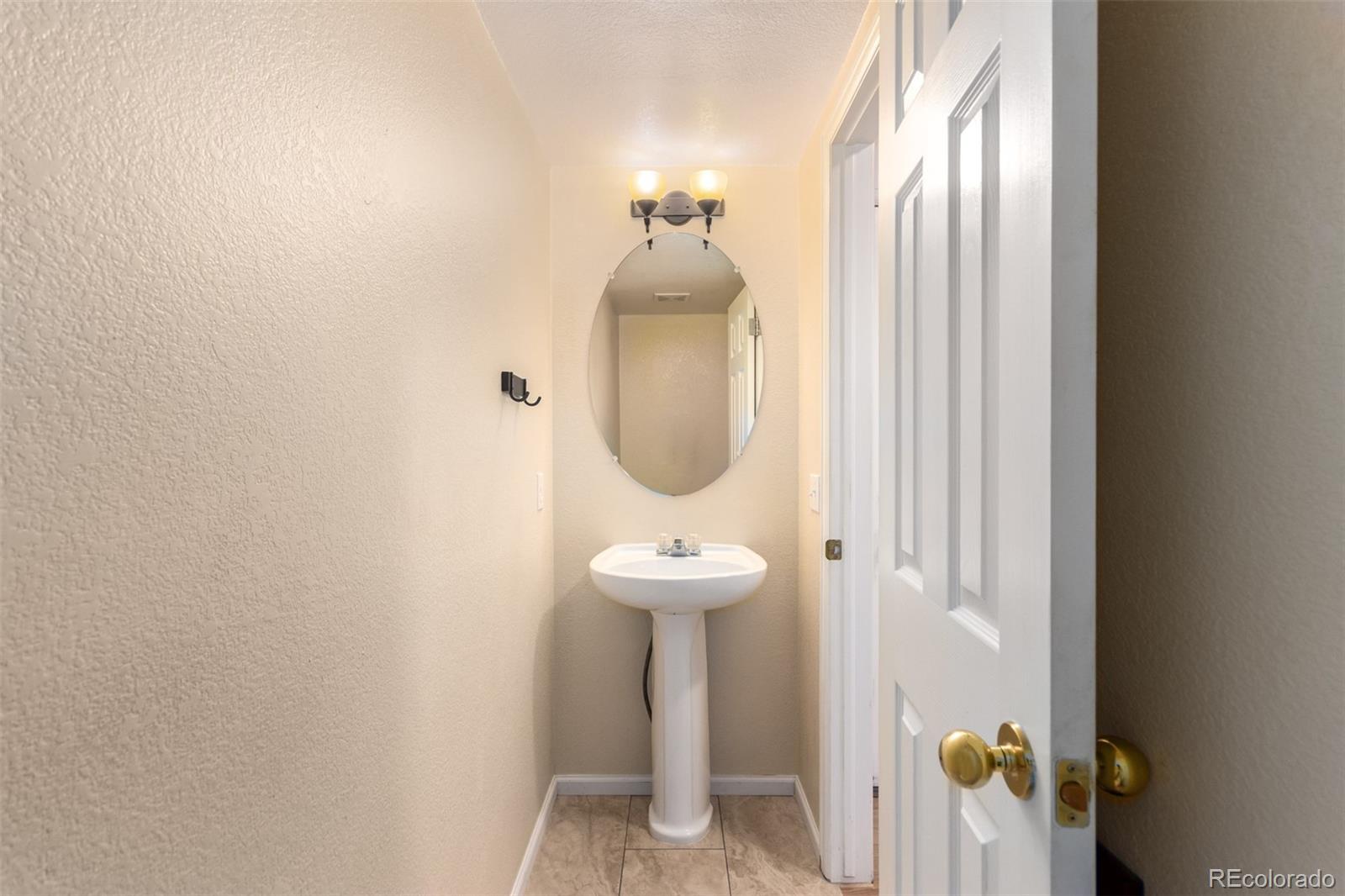 MLS Image #8 for 22040 e princeton circle,aurora, Colorado