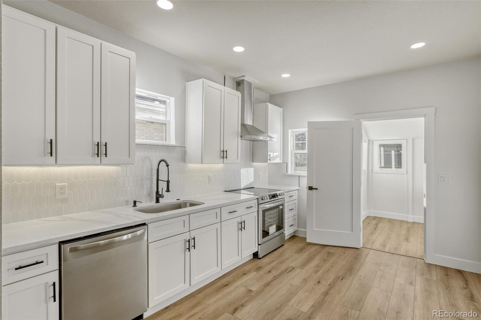 MLS Image #9 for 2627 n york street,denver, Colorado