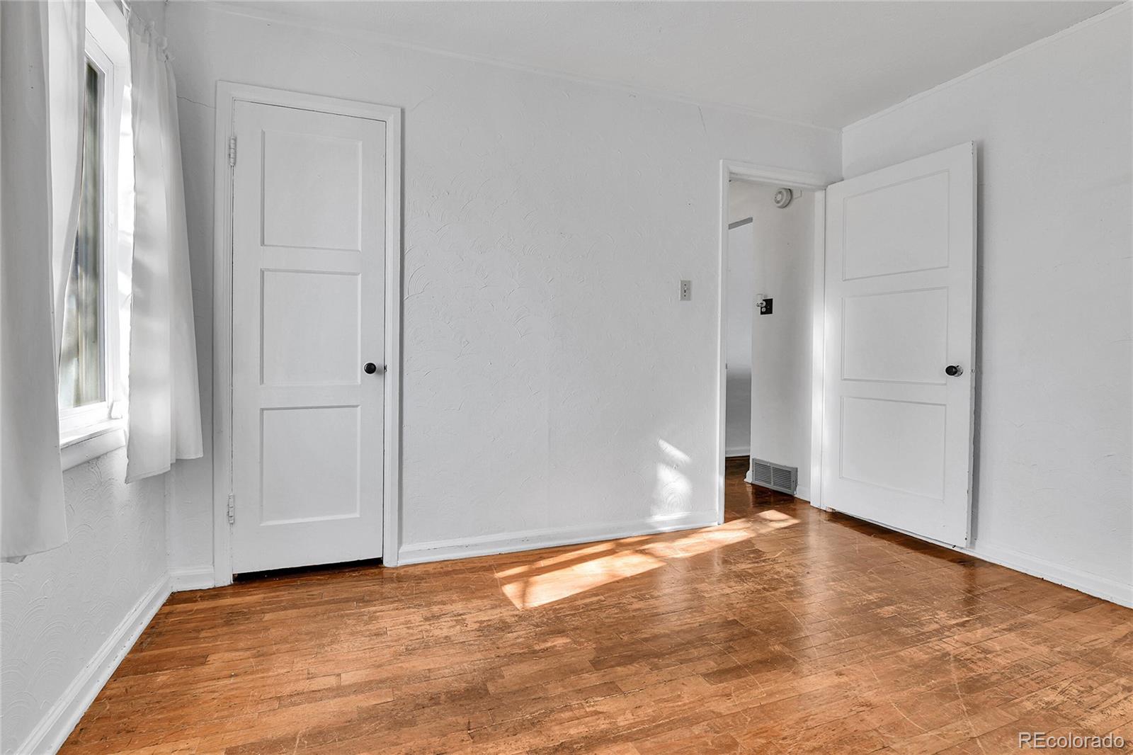 MLS Image #18 for 1995 s hazel court,denver, Colorado
